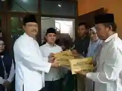 Mensos Saifullah Berikan Santunan kepada Korban Longsor di Pacet-Cangar